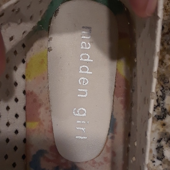 Flats - Picture 2 of 3